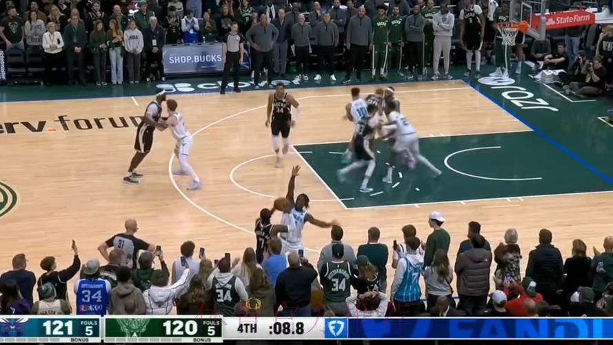 字母哥关键时刻助攻波蒂斯三分命中,随后空接打进领先4分 字母哥关键时刻助攻波蒂斯三分命中,随后空接打进领先4分